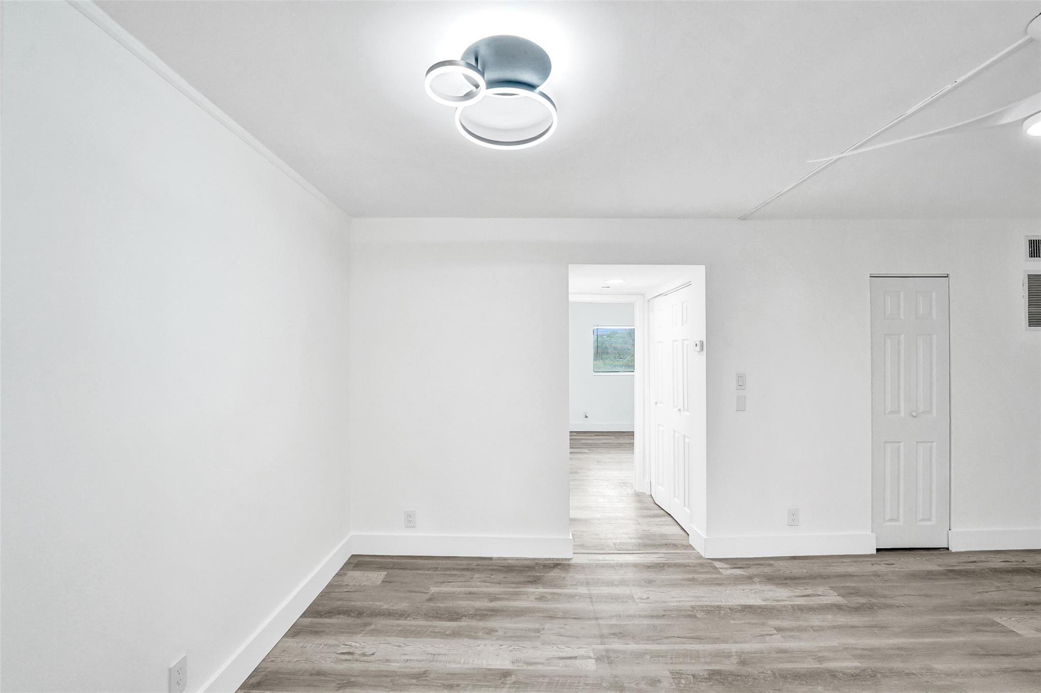 SANTA MONICA CONDOMINIUM - Residential