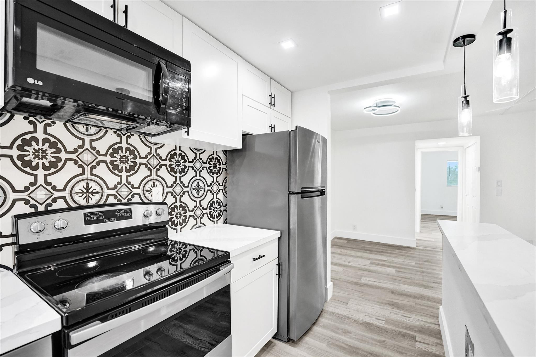 SANTA MONICA CONDOMINIUM - Residential