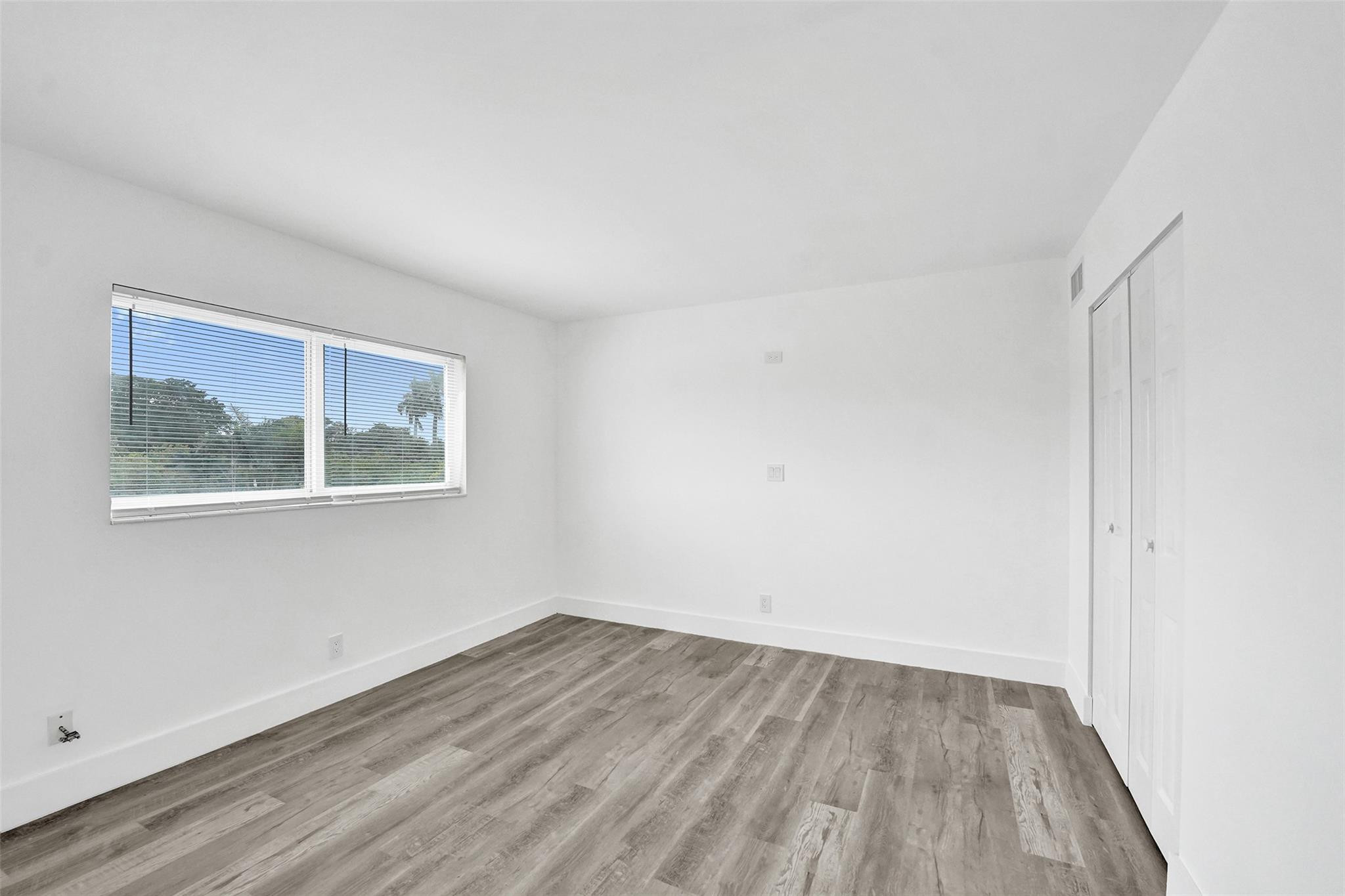 SANTA MONICA CONDOMINIUM - Residential