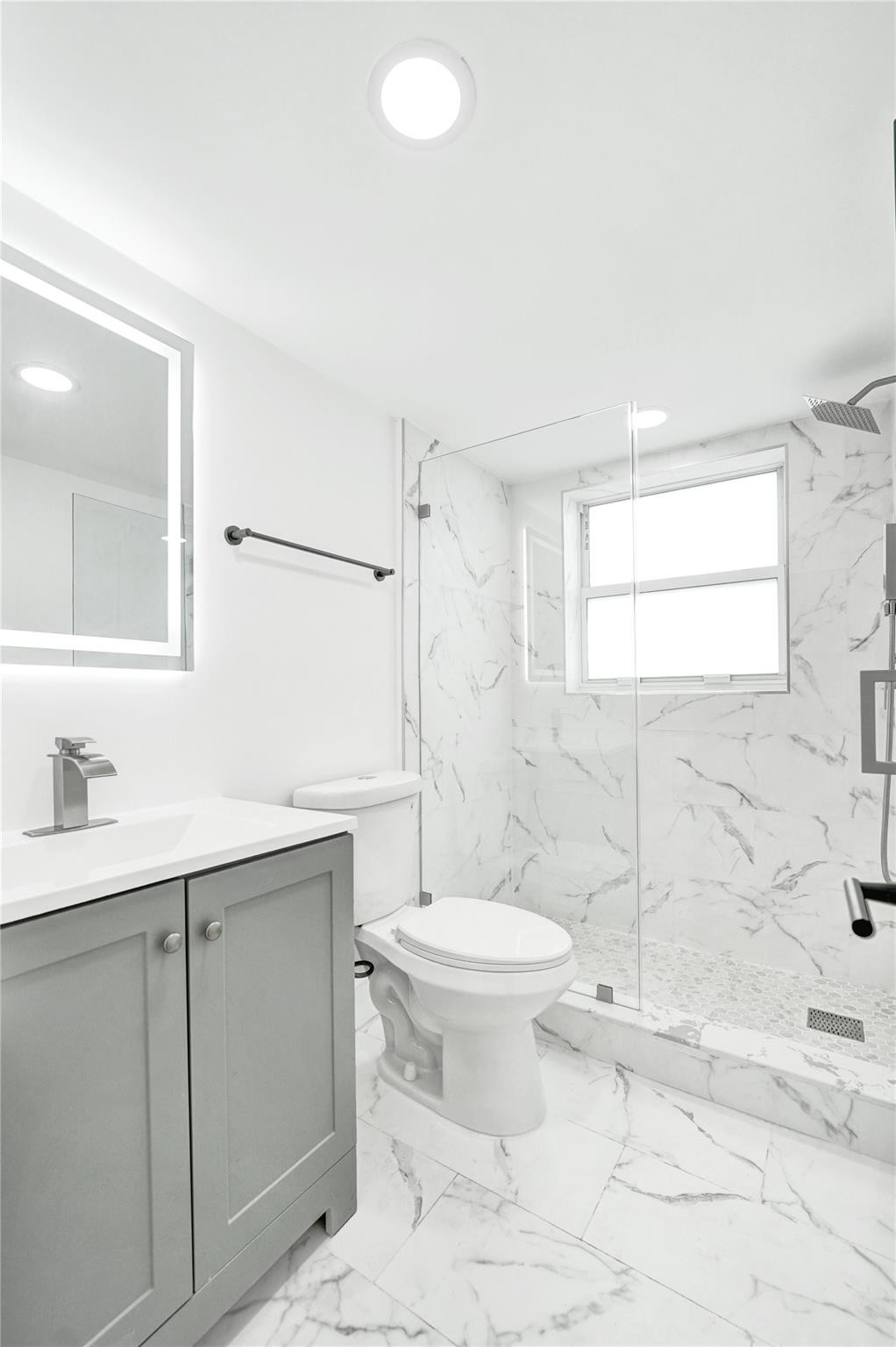 SANTA MONICA CONDOMINIUM - Residential