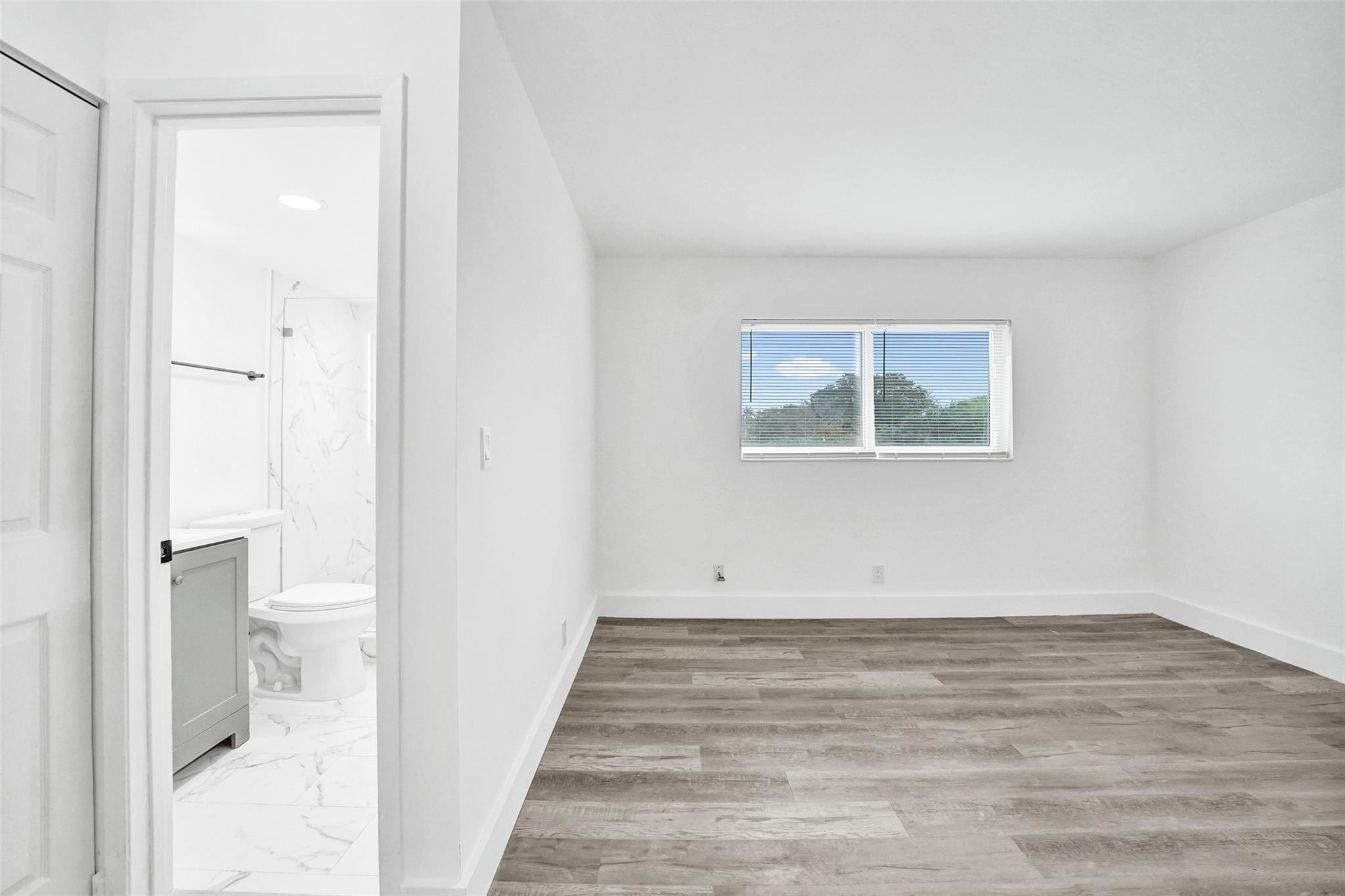 SANTA MONICA CONDOMINIUM - Residential