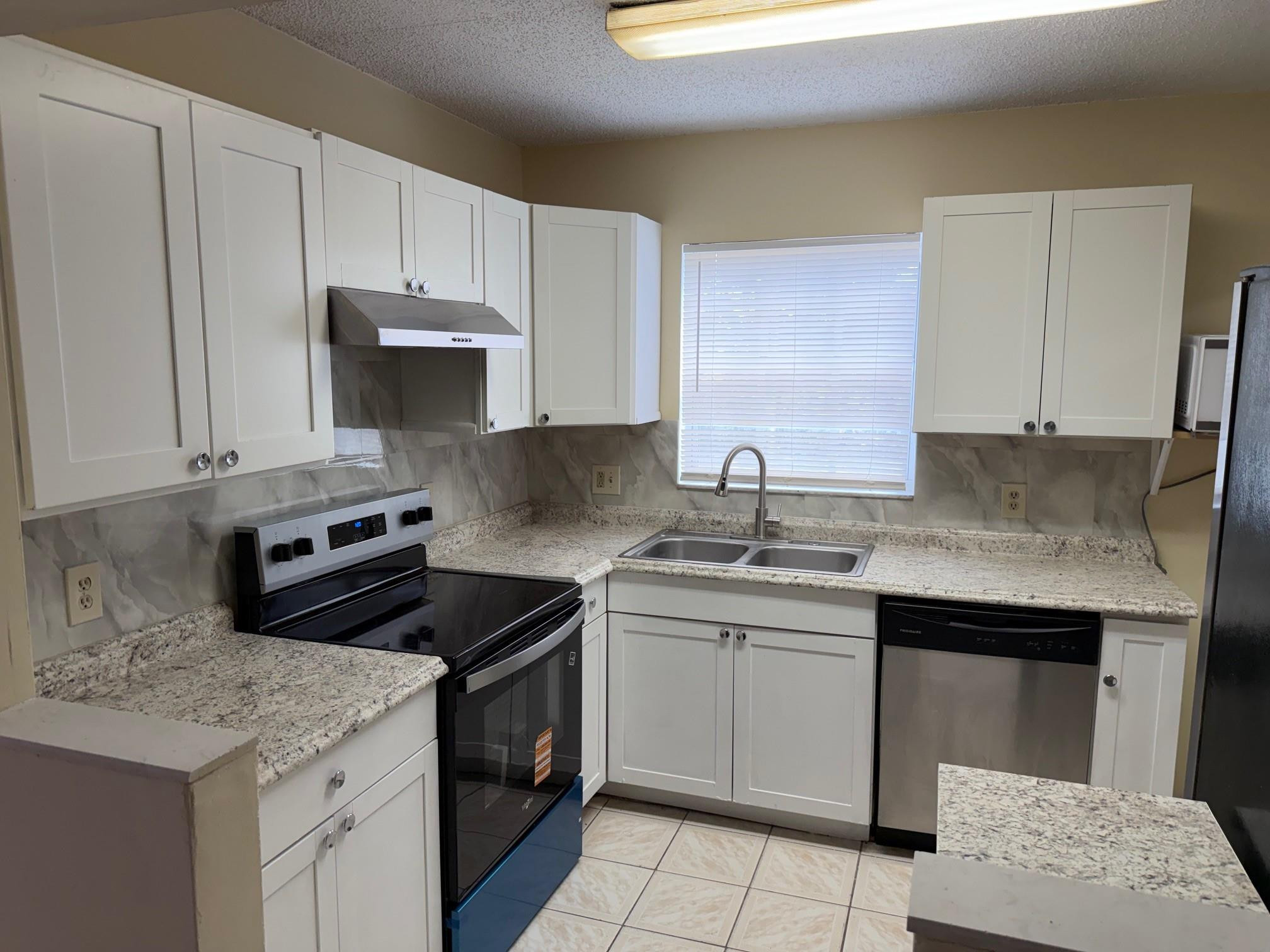 ARLINGTON PARK - Residential Lease