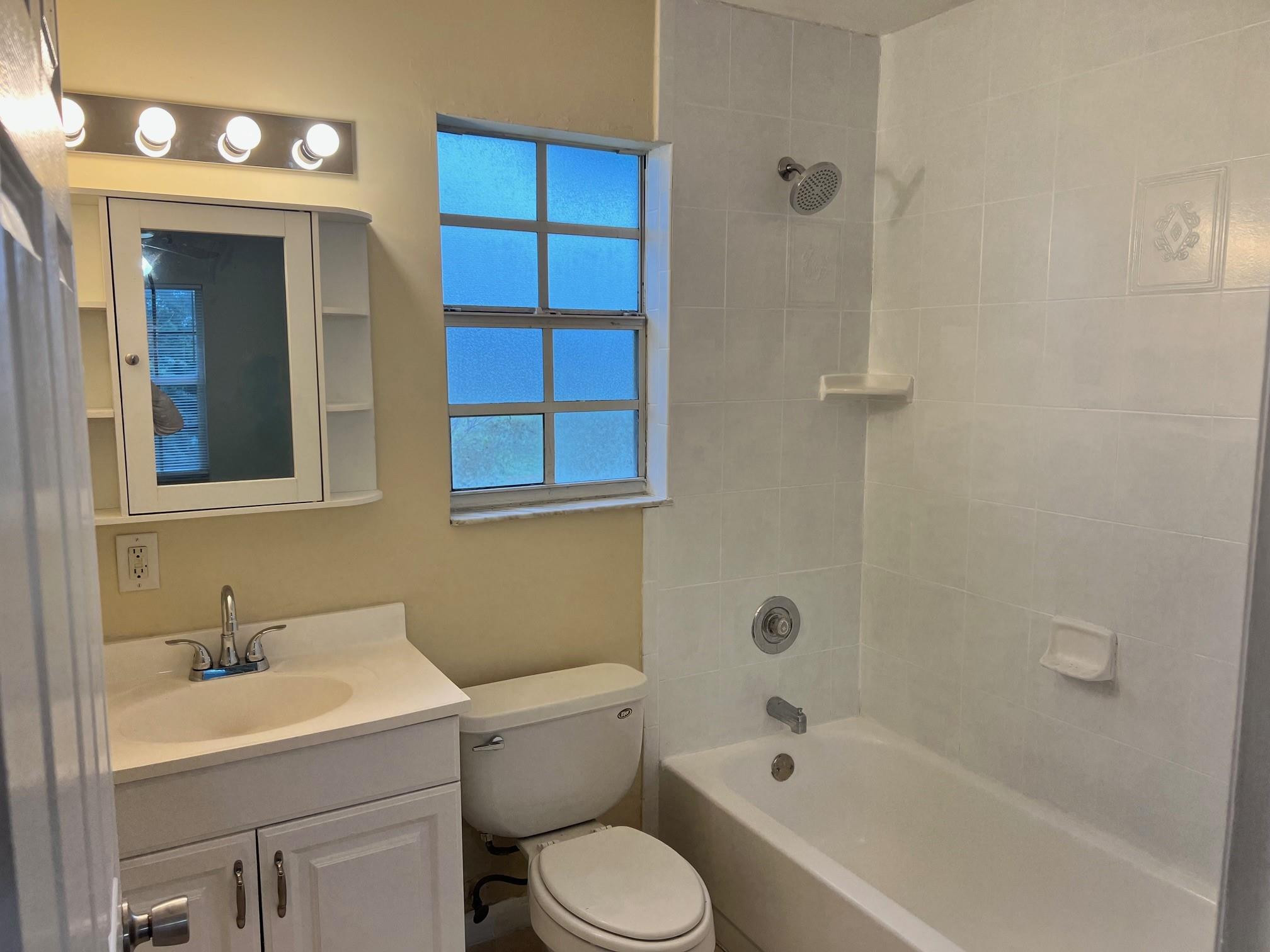 ARLINGTON PARK - Residential Lease