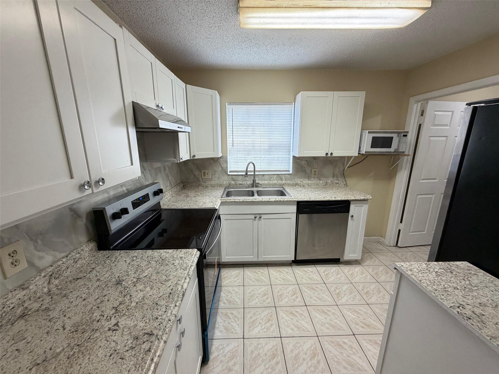 ARLINGTON PARK - Residential Lease