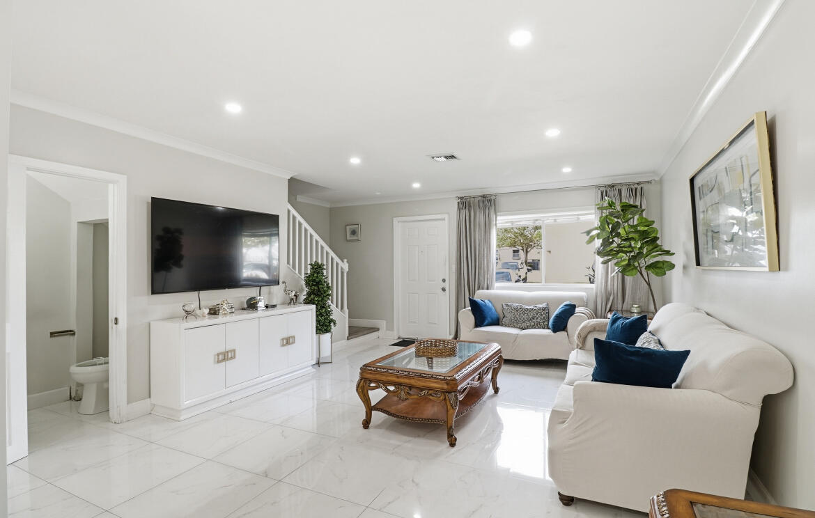 6304 Dockside Circle