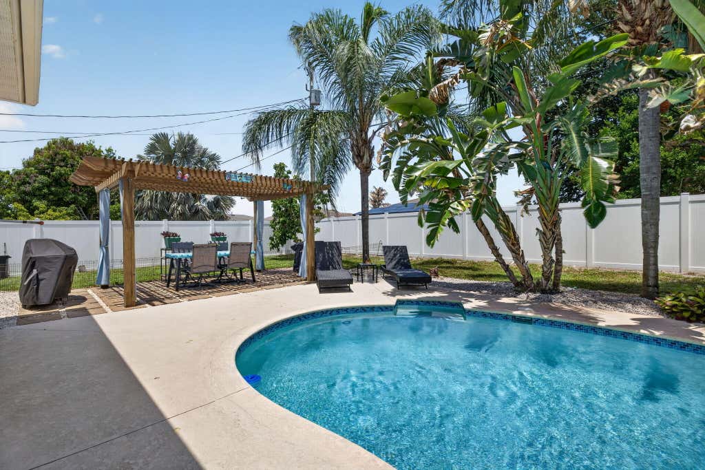 Photo of 709 SW Jacoby Avenue, Port Saint Lucie, FL 34953 (MLS # B26058553)
