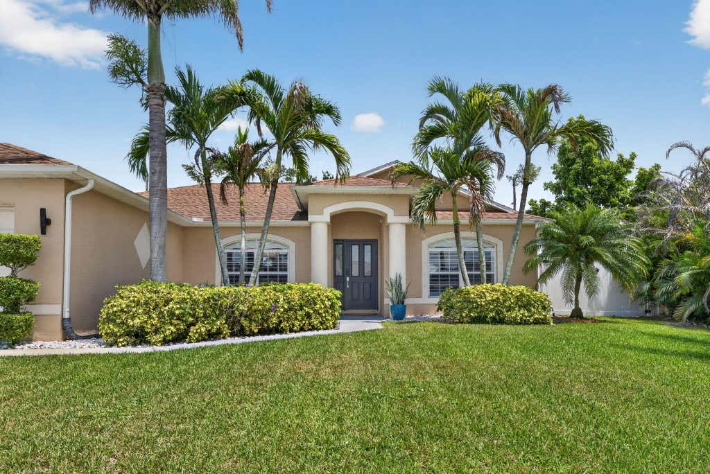 Photo of 709 SW Jacoby Avenue, Port Saint Lucie, FL 34953 (MLS # B26058553)
