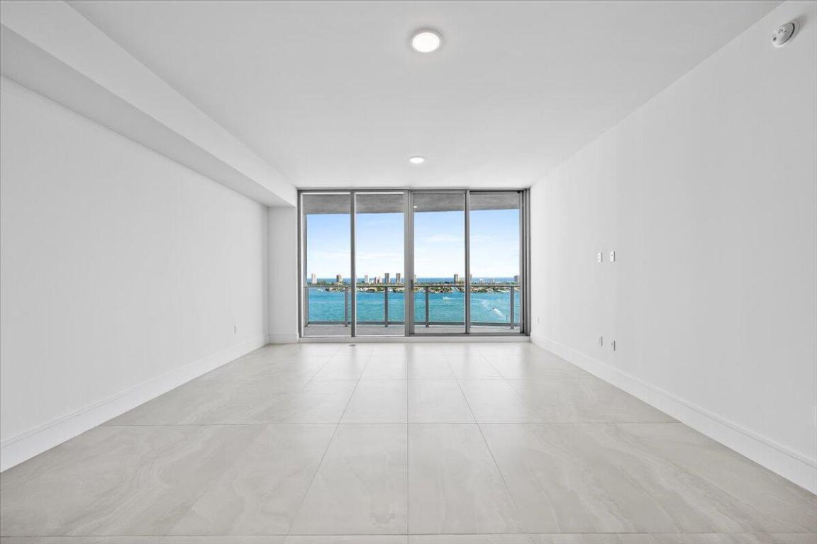 NAUTILUS 220 CONDOMINIUM - Residential Lease