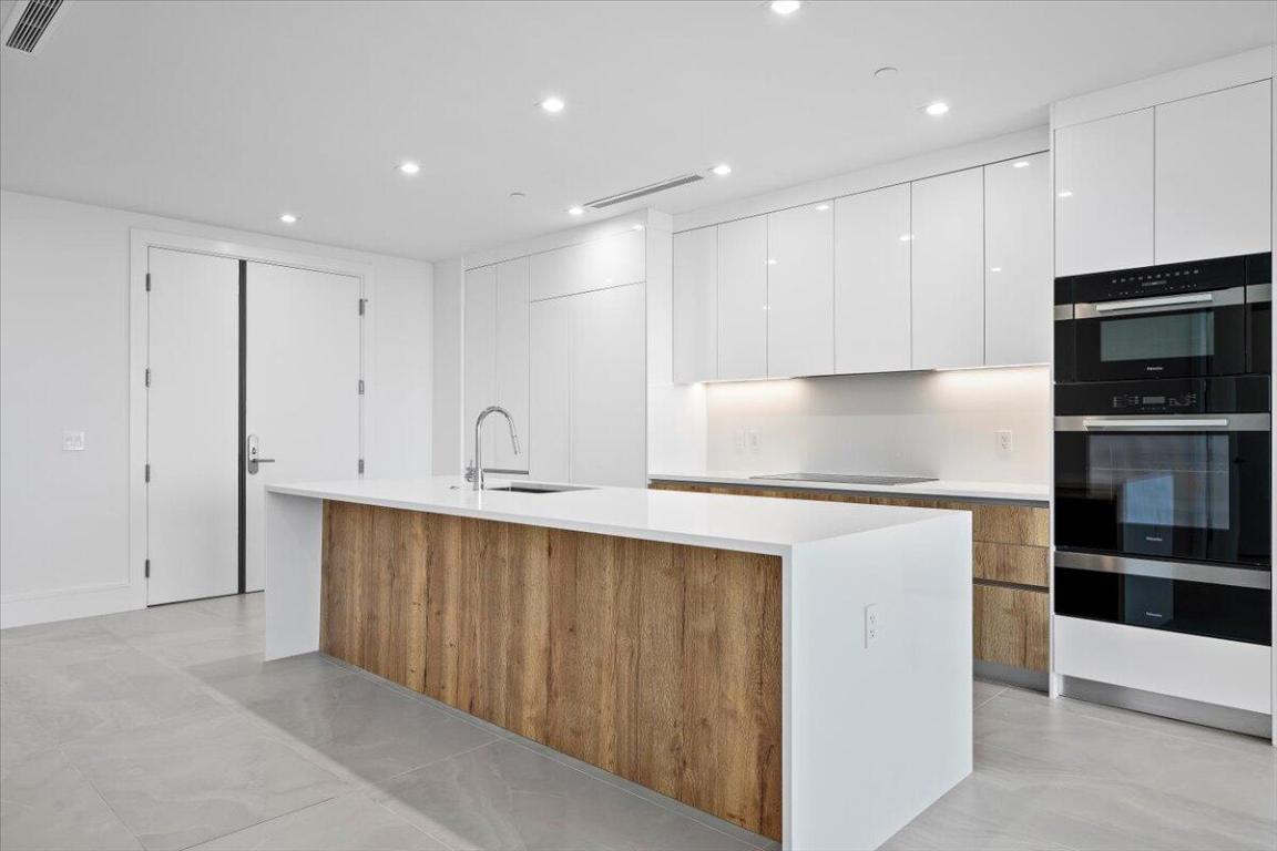 NAUTILUS 220 CONDOMINIUM - Residential Lease