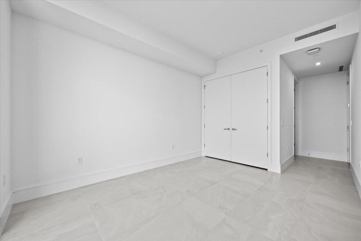 NAUTILUS 220 CONDOMINIUM - Residential Lease