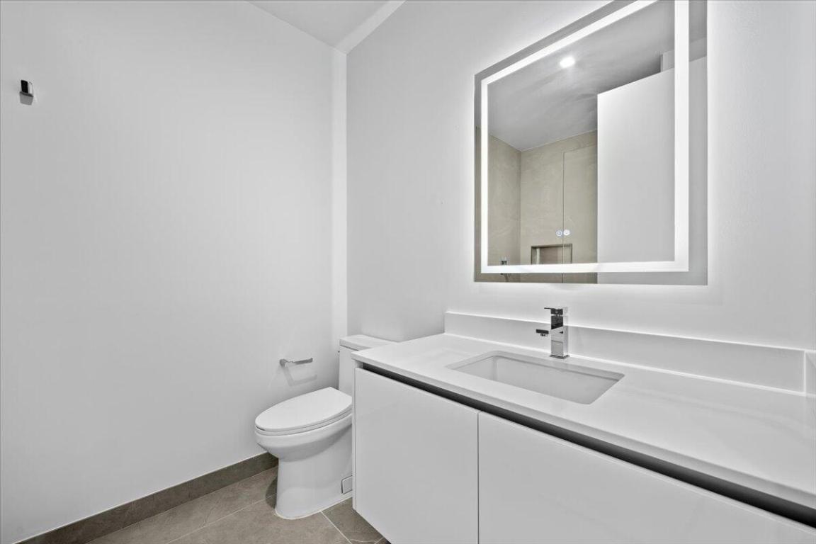 NAUTILUS 220 CONDOMINIUM - Residential Lease