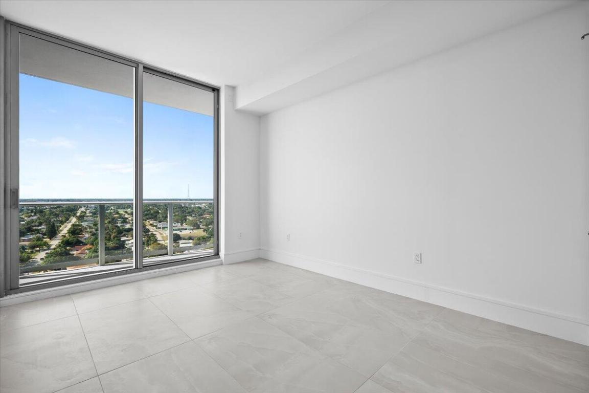 NAUTILUS 220 CONDOMINIUM - Residential Lease