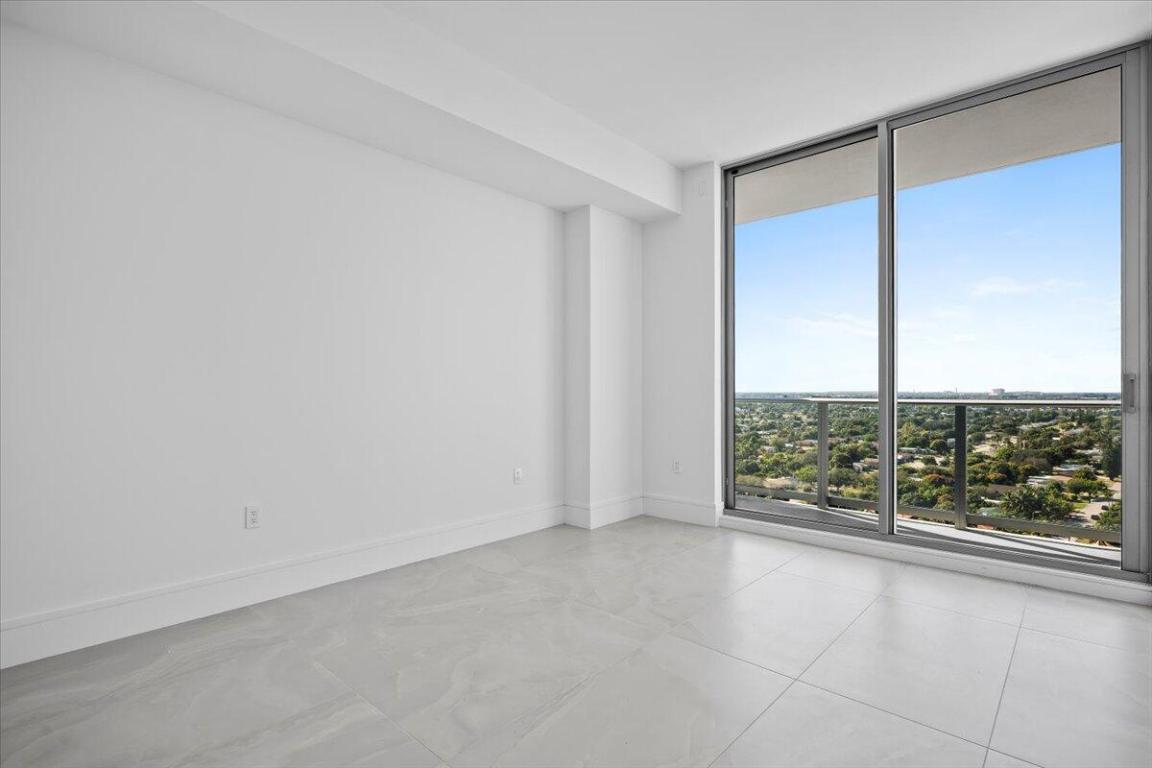 NAUTILUS 220 CONDOMINIUM - Residential Lease