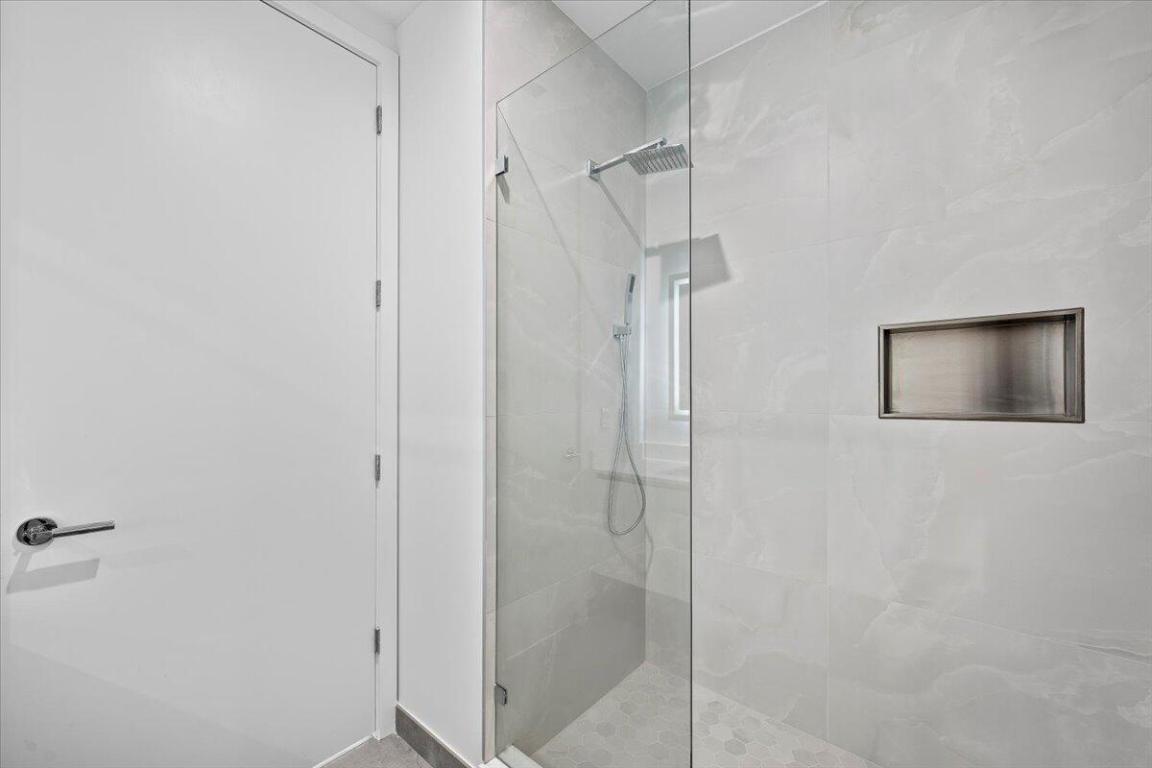 NAUTILUS 220 CONDOMINIUM - Residential Lease