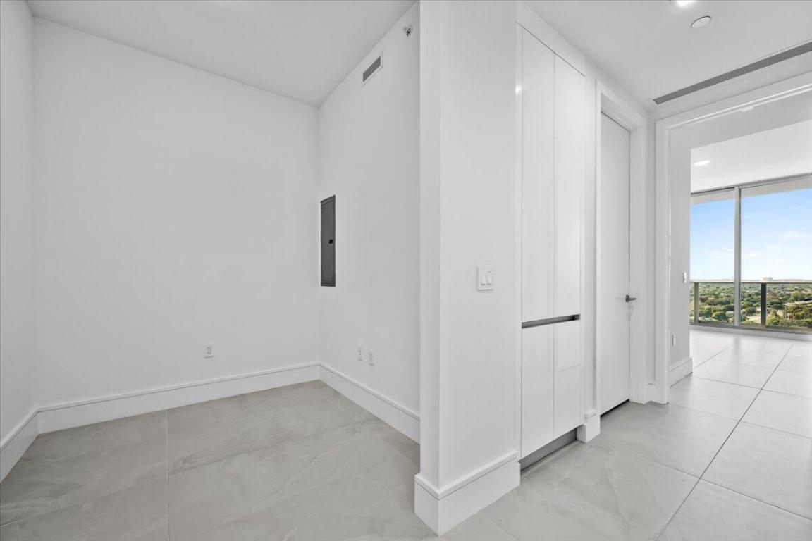 NAUTILUS 220 CONDOMINIUM - Residential Lease