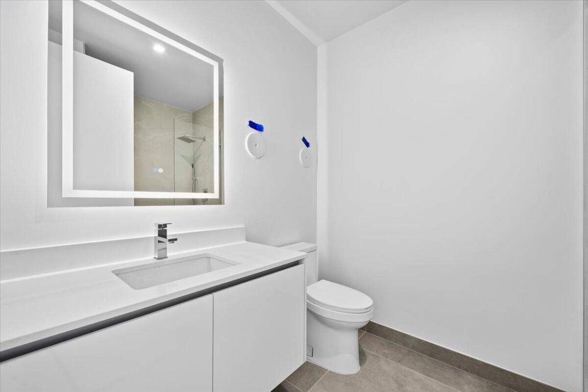 NAUTILUS 220 CONDOMINIUM - Residential Lease