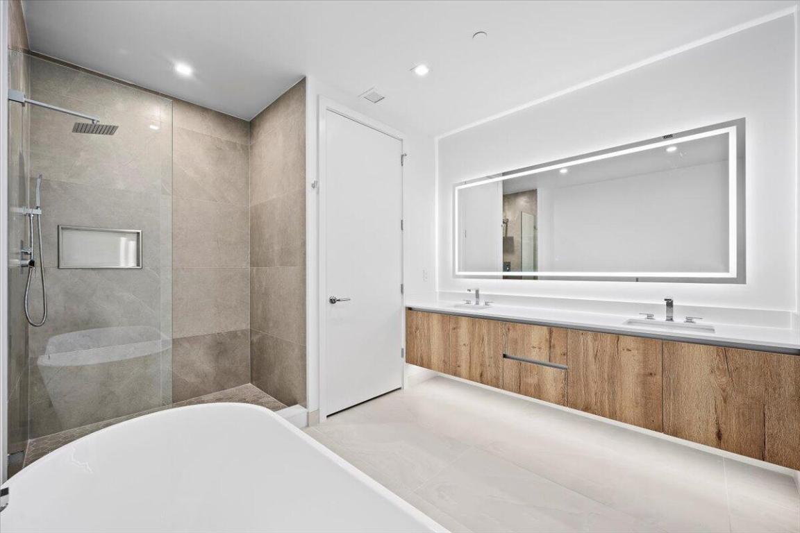 NAUTILUS 220 CONDOMINIUM - Residential Lease