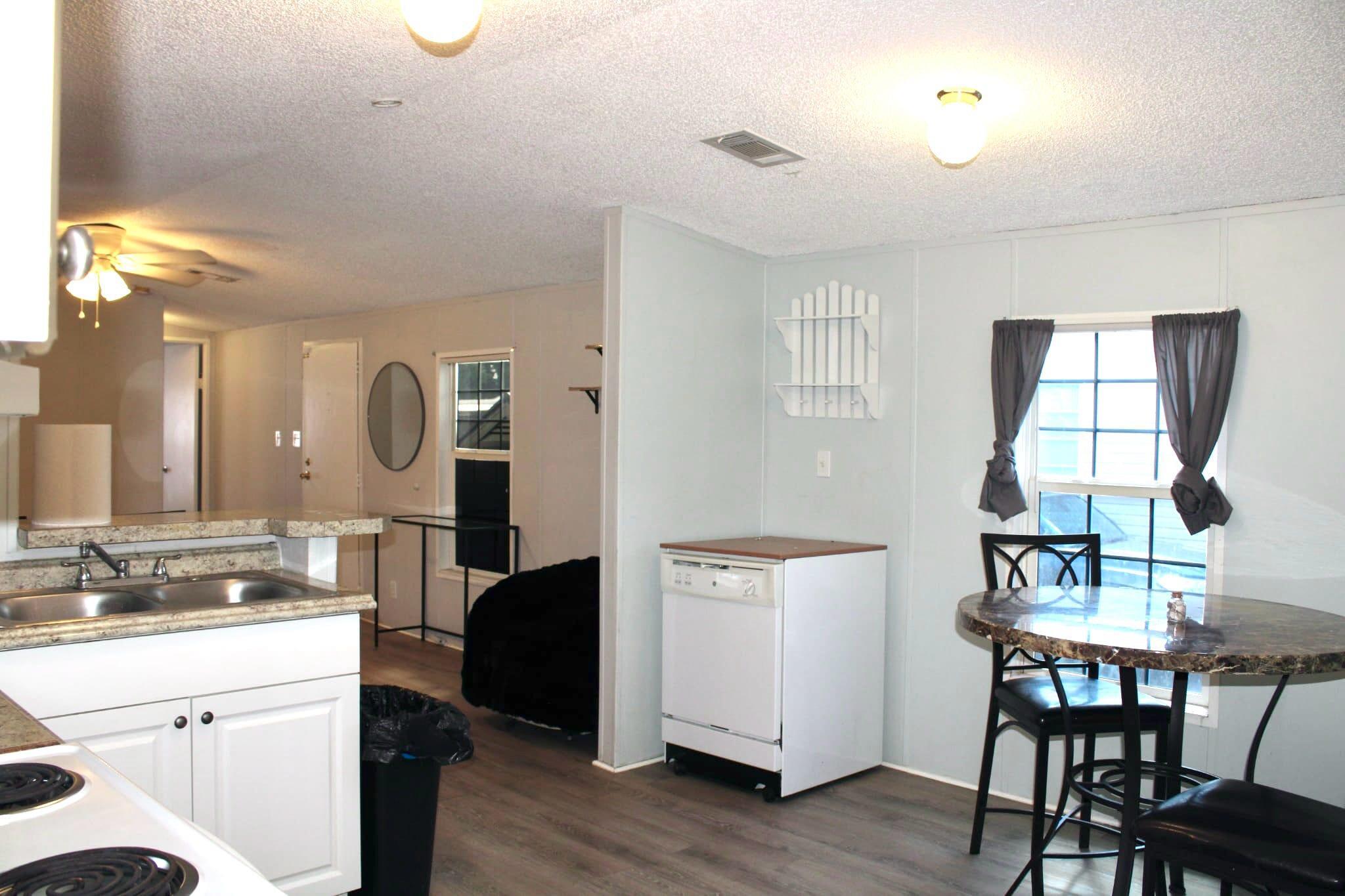 Sunshine Mobile Manor - Residential
