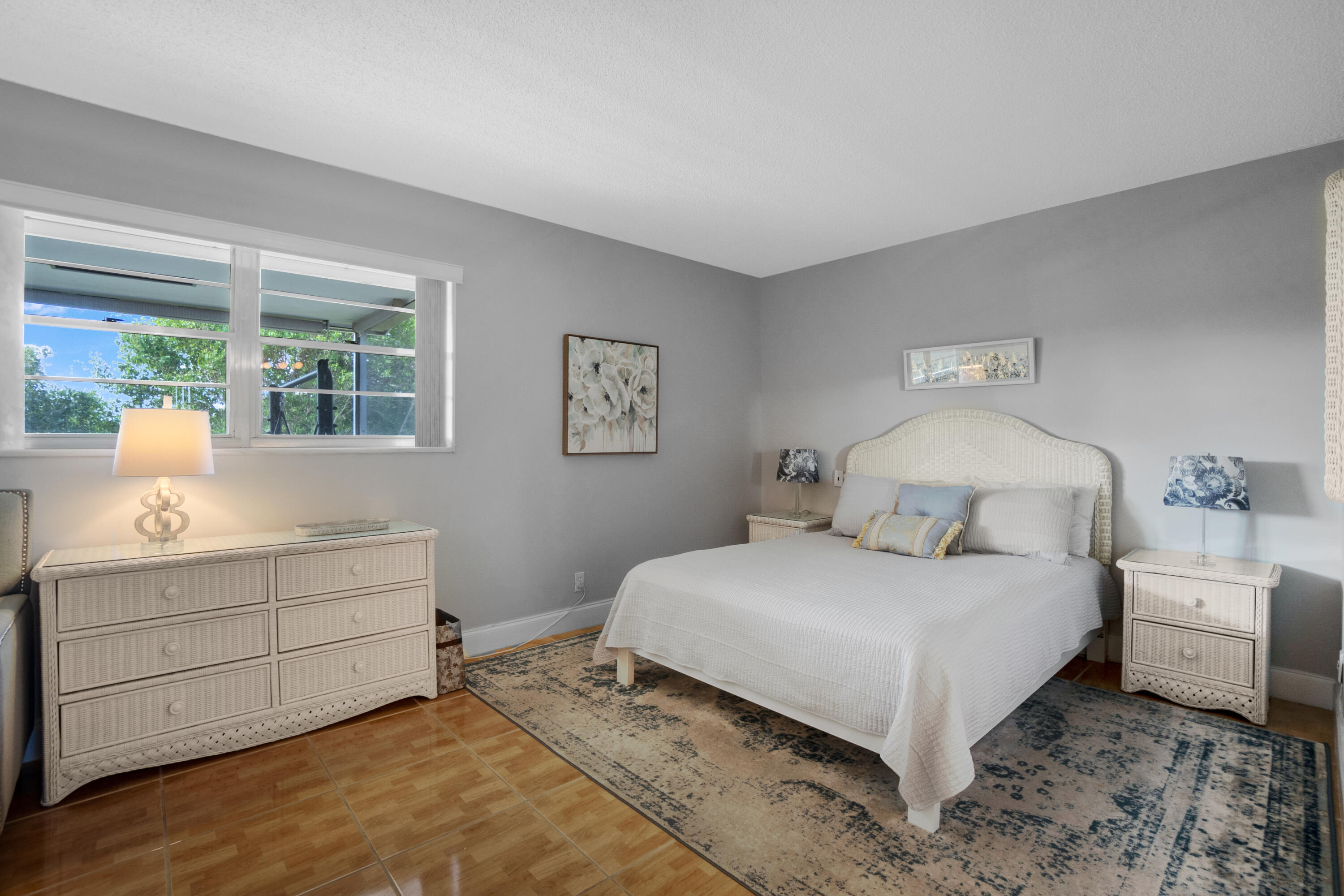 FOUR SEA SUNS CONDO - Residential