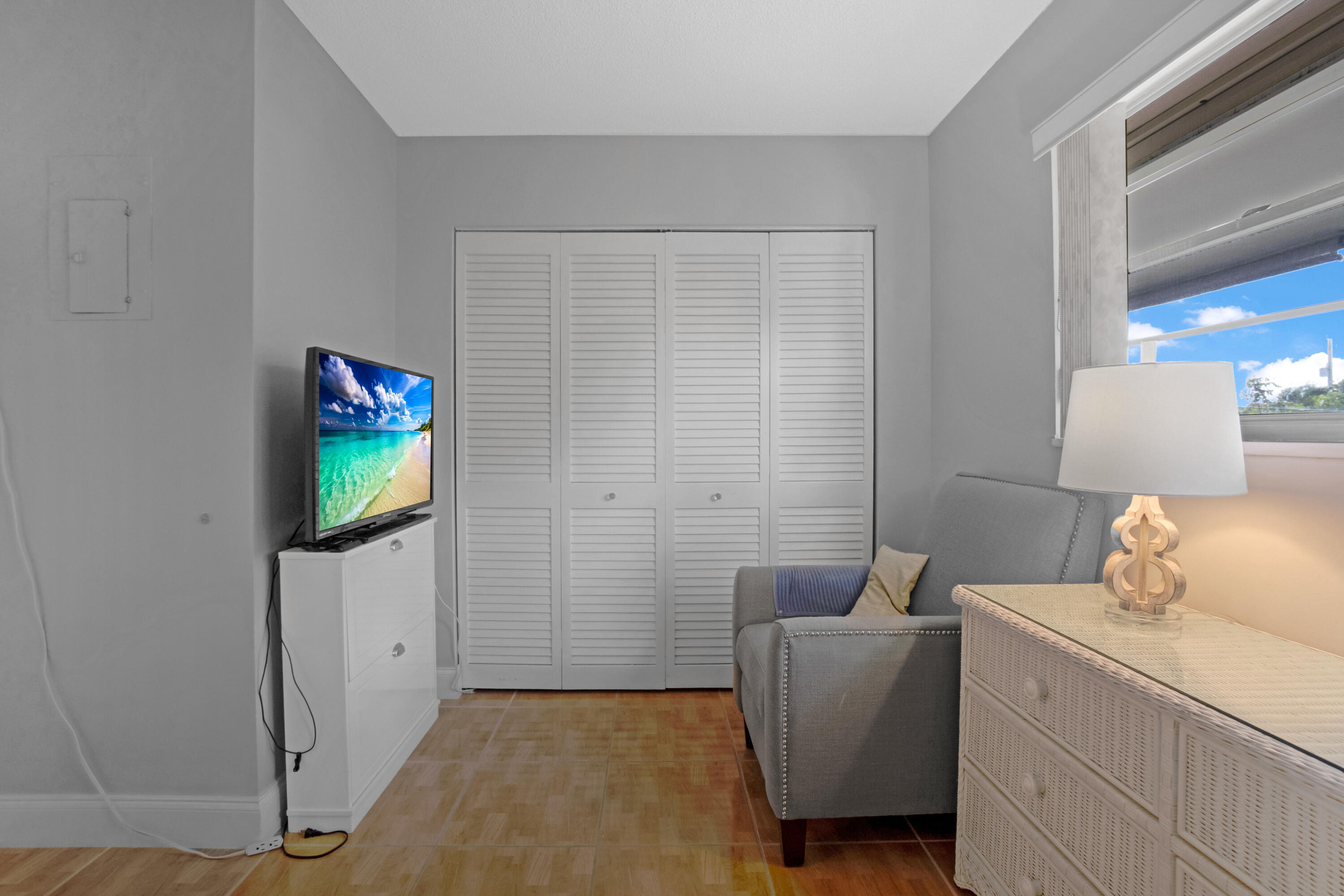 FOUR SEA SUNS CONDO - Residential