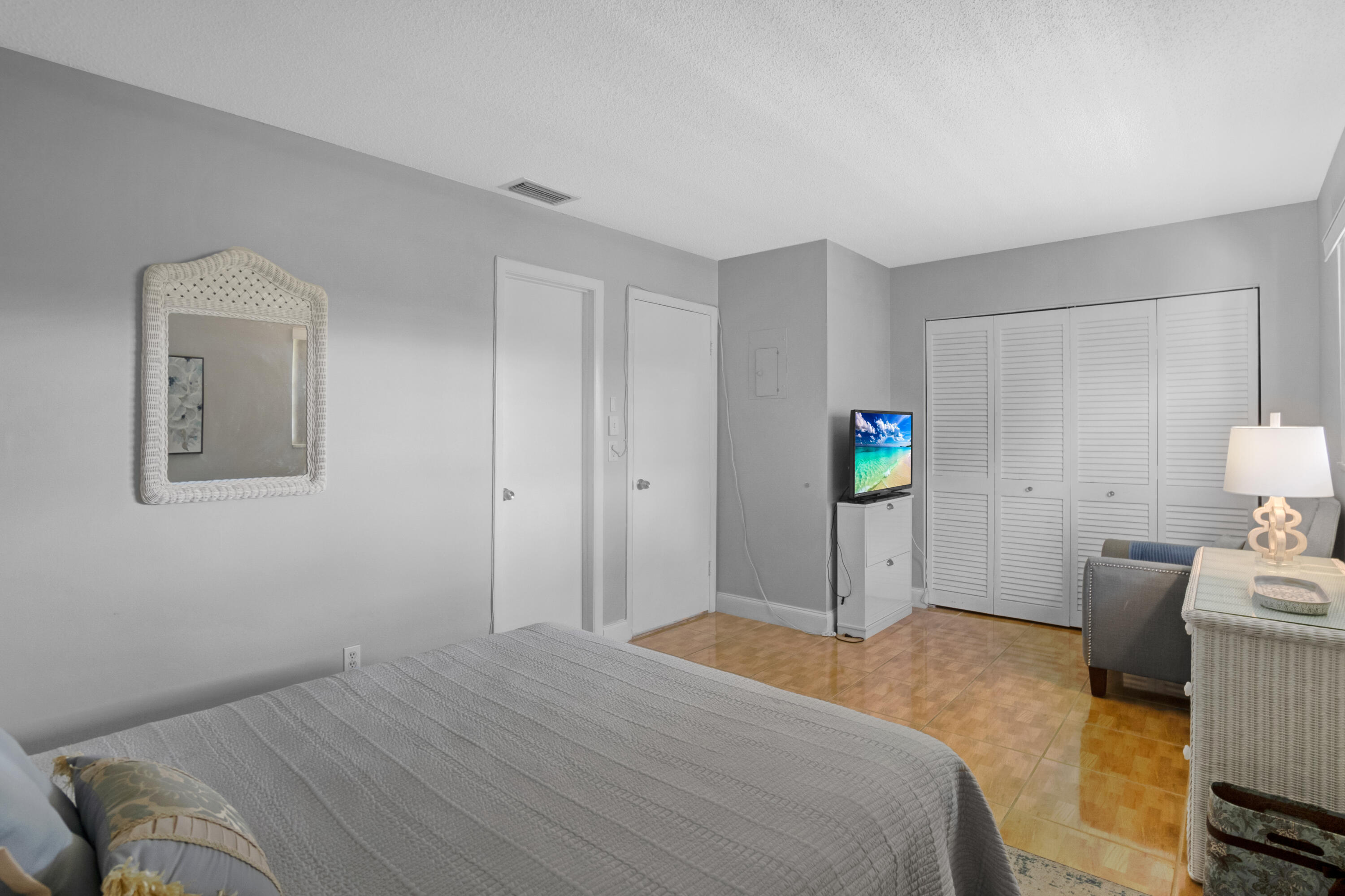 FOUR SEA SUNS CONDO - Residential