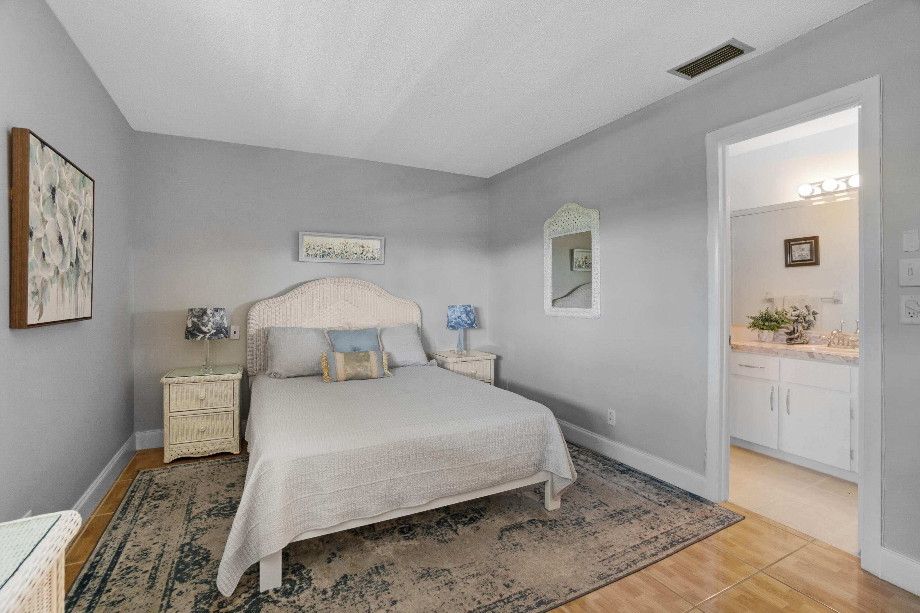 FOUR SEA SUNS CONDO - Residential