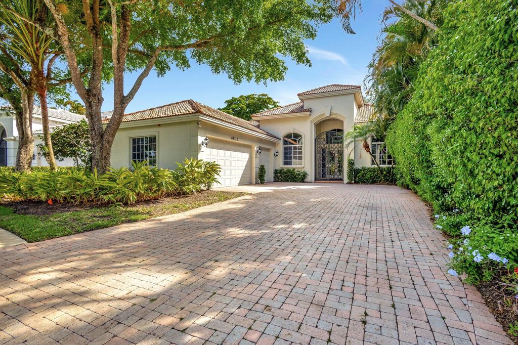 Photo of 6802 Casa Grande Way, Delray Beach, FL 33446 (MLS # B26007883)