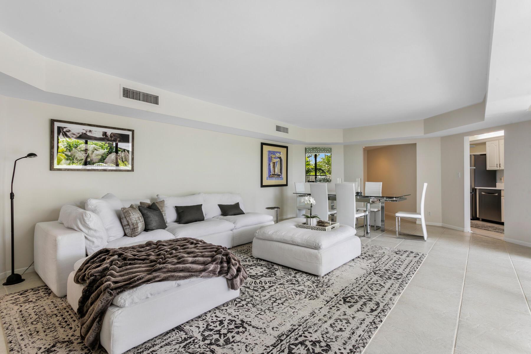 LA PALMA CONDO - Residential