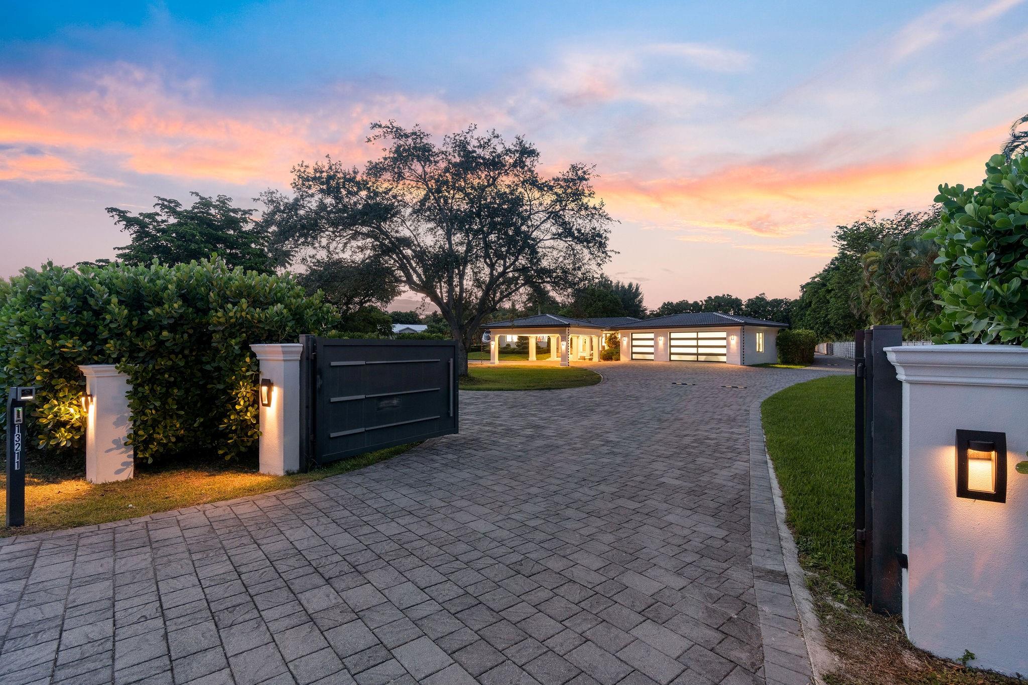 SUNSHINE RANCHES - Residential