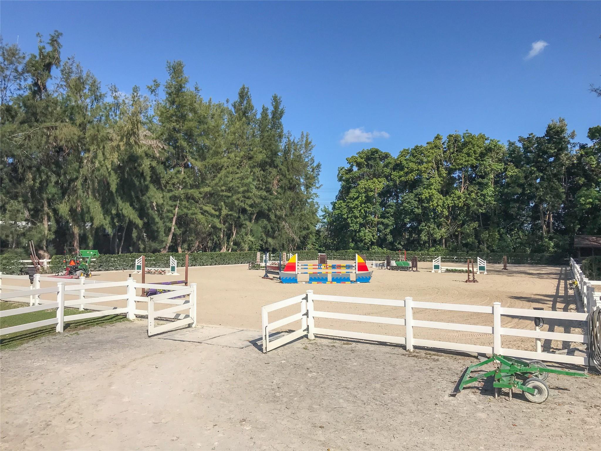 SUNSHINE RANCHES - Residential