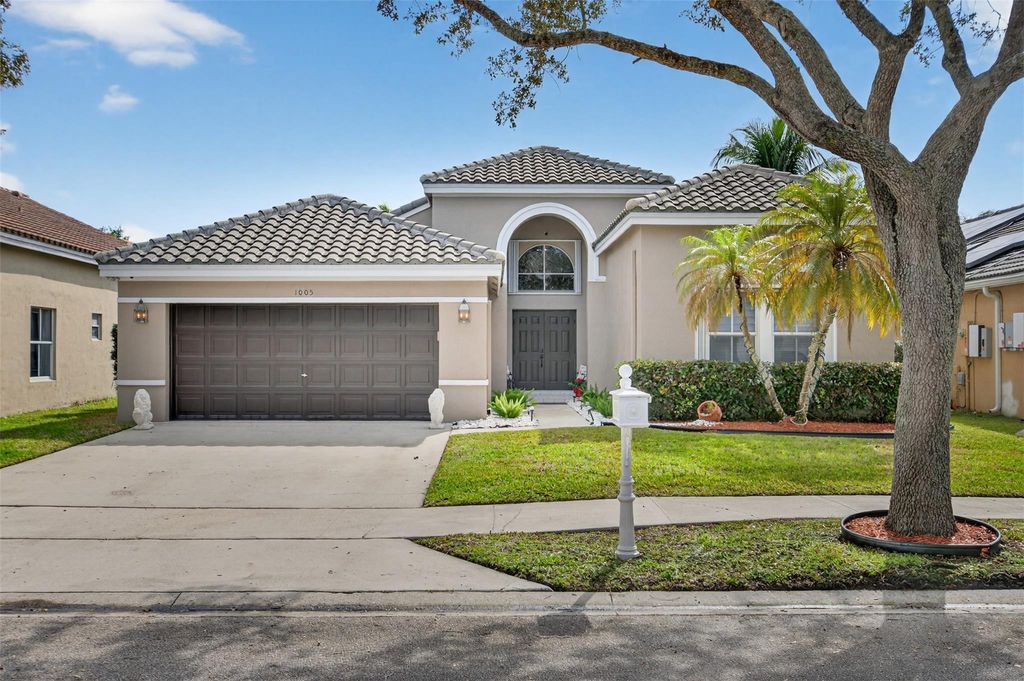 Photo of 1005 Cedar Falls Drive, Weston, FL 33327 (MLS # F10554353)