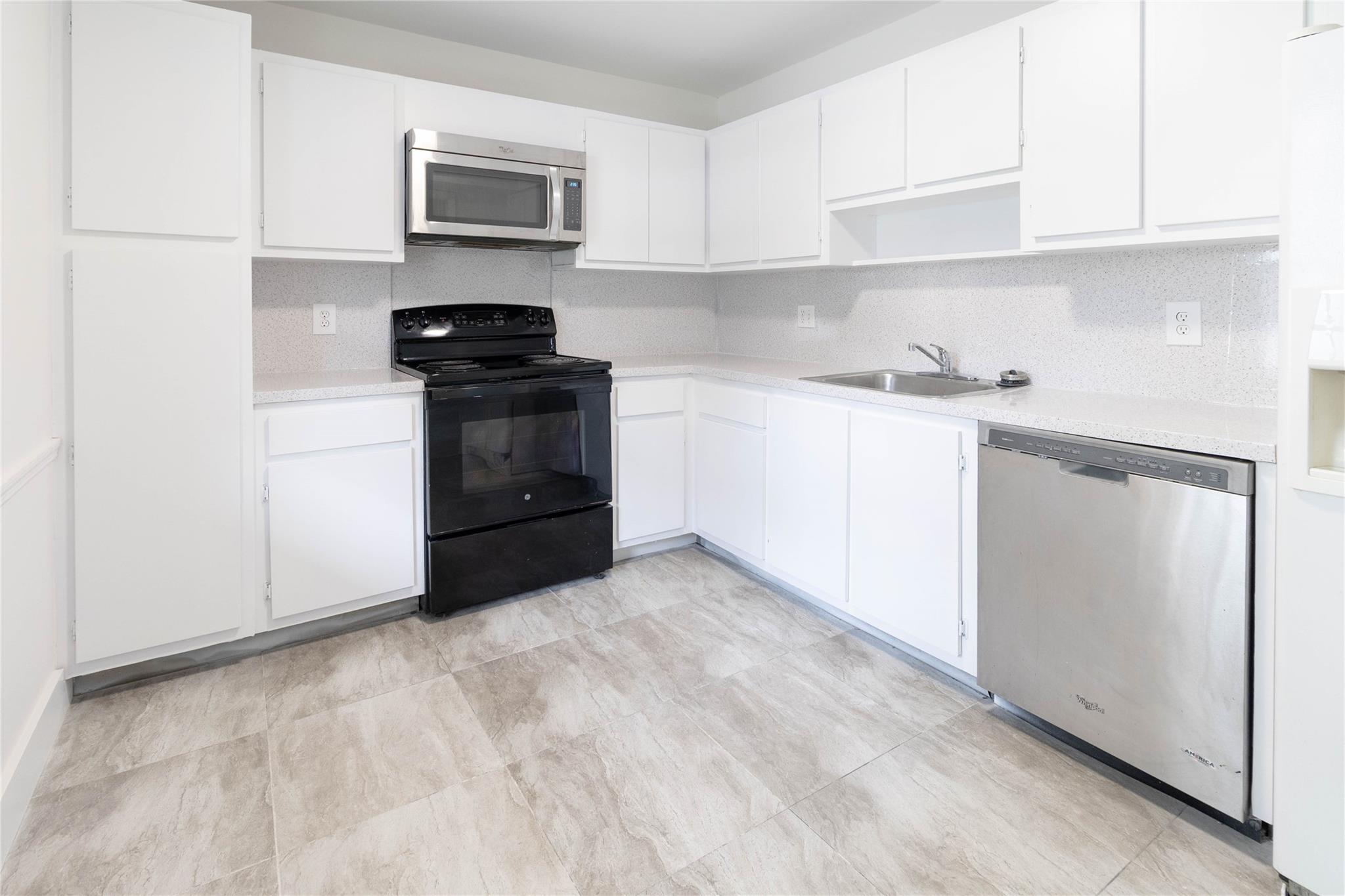 PALM-AIRE COUNTRY CLUB - Residential