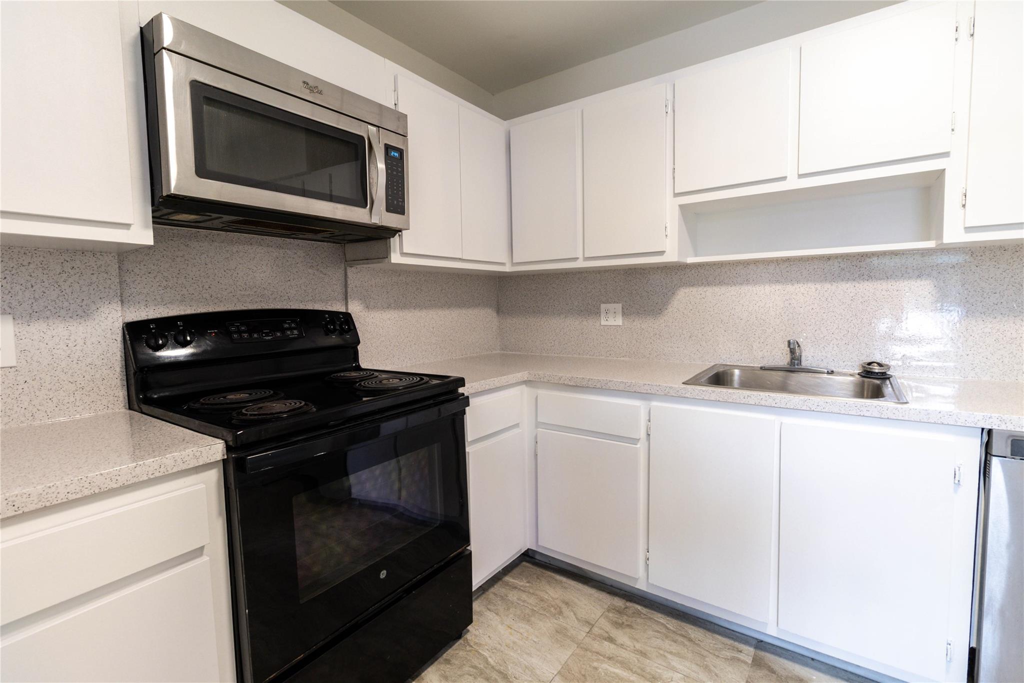 PALM-AIRE COUNTRY CLUB - Residential