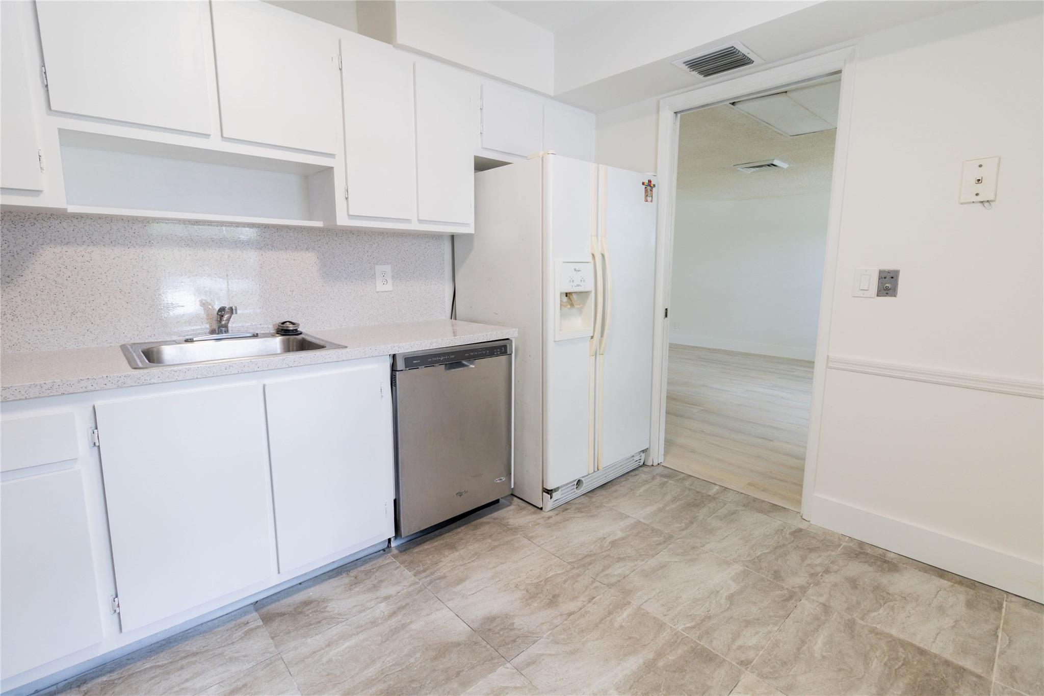 PALM-AIRE COUNTRY CLUB - Residential