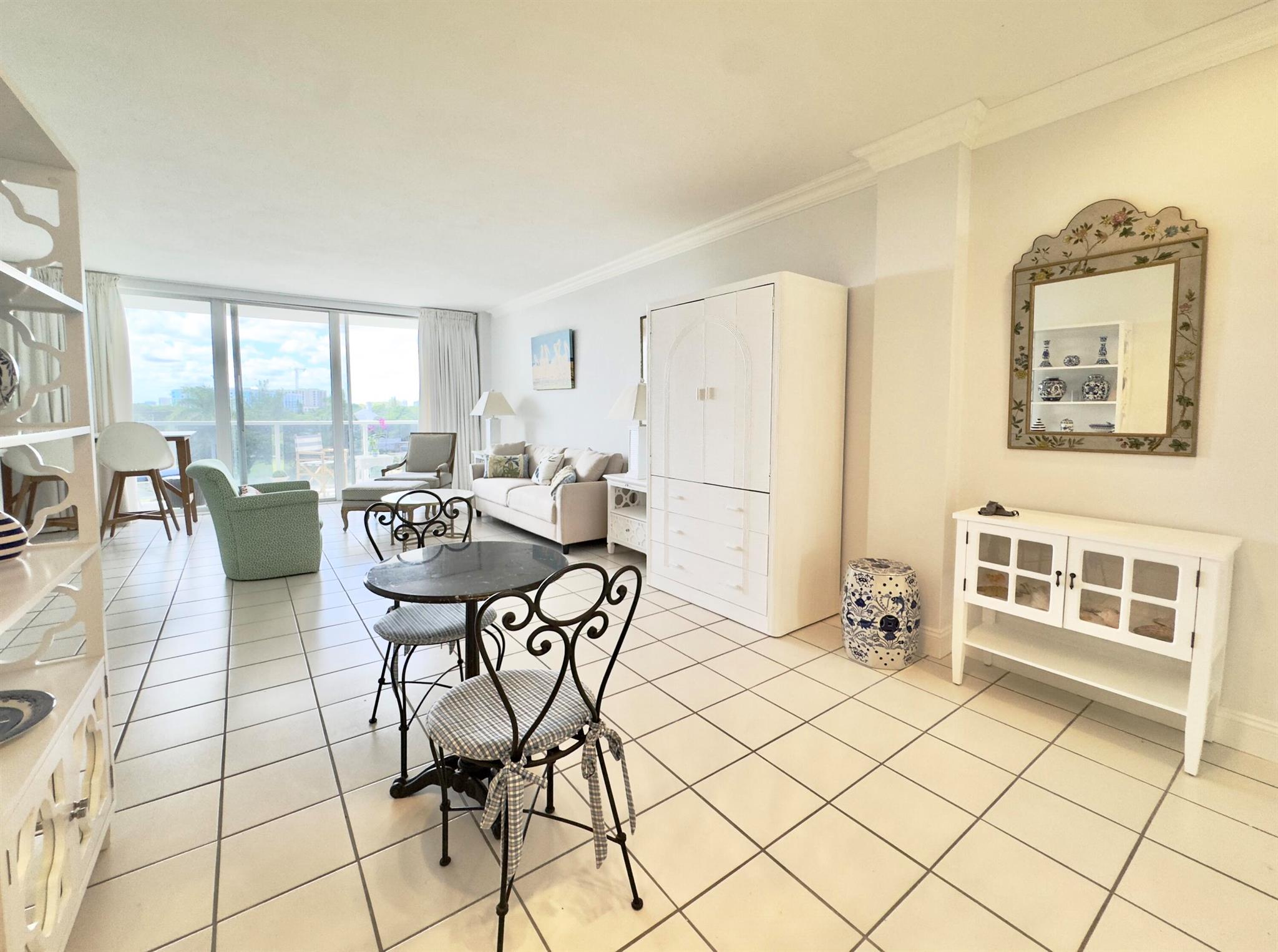 LA FONTANA APTS OF PALM B - Residential Lease