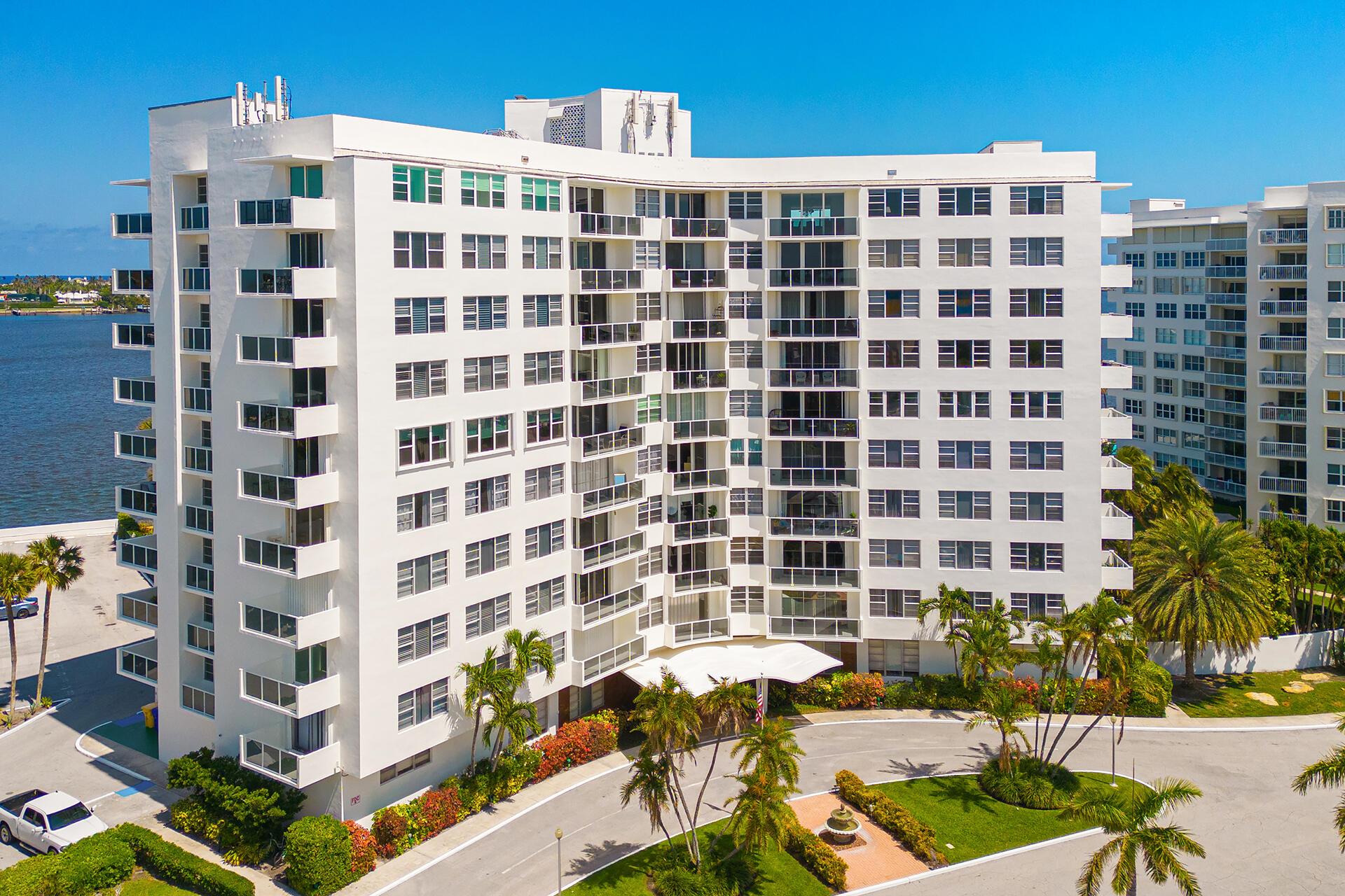 LA FONTANA APTS OF PALM B - Residential Lease