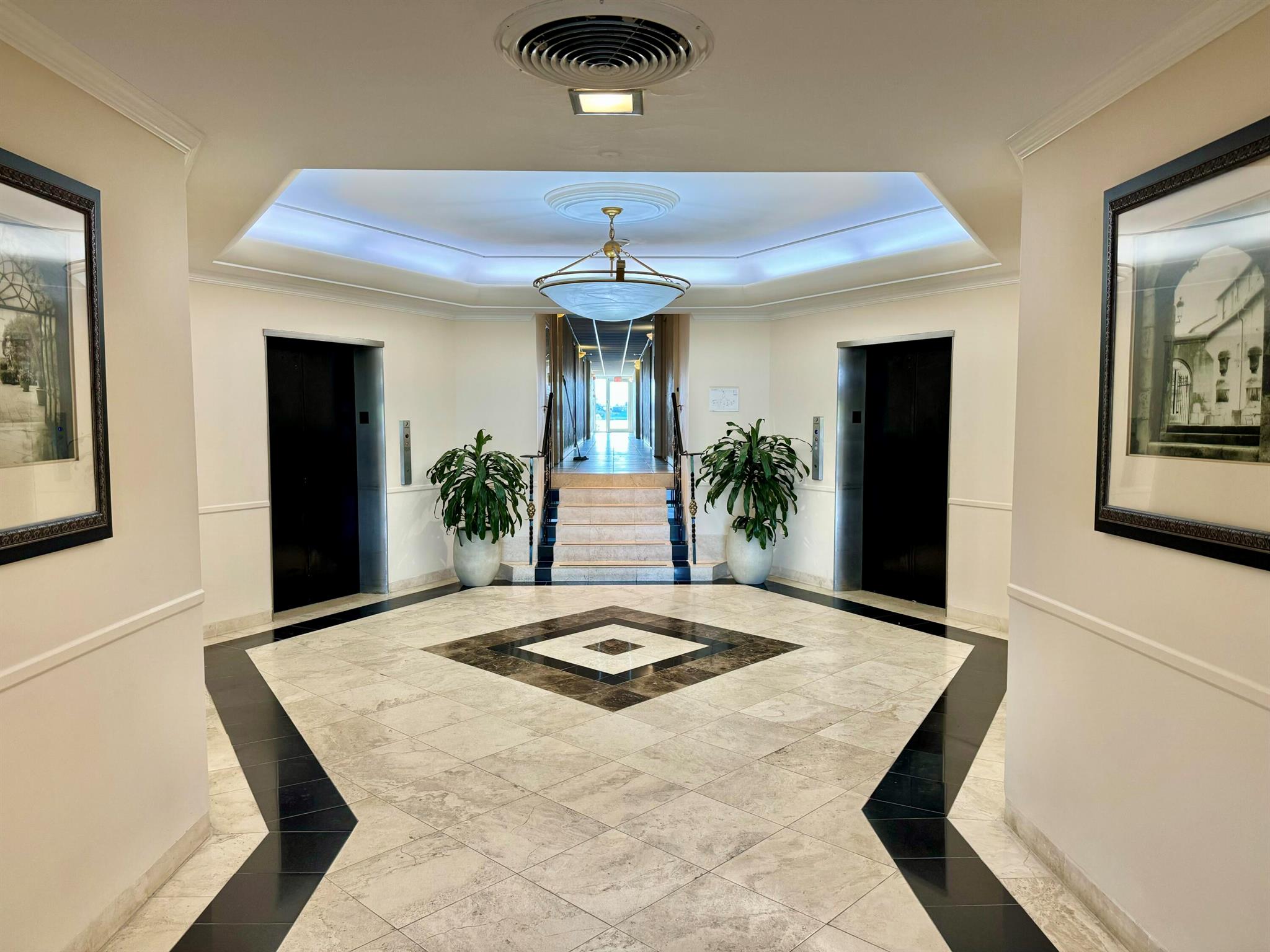 LA FONTANA APTS OF PALM B - Residential Lease