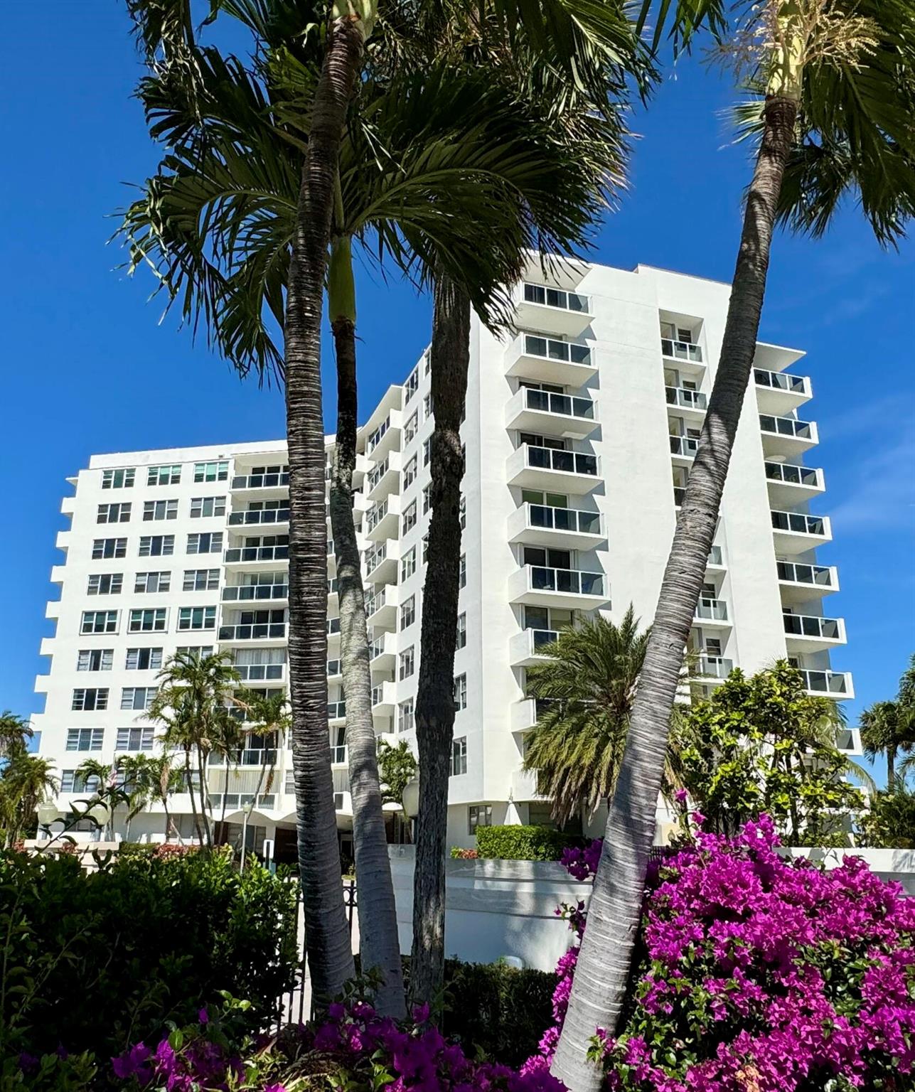 LA FONTANA APTS OF PALM B - Residential Lease