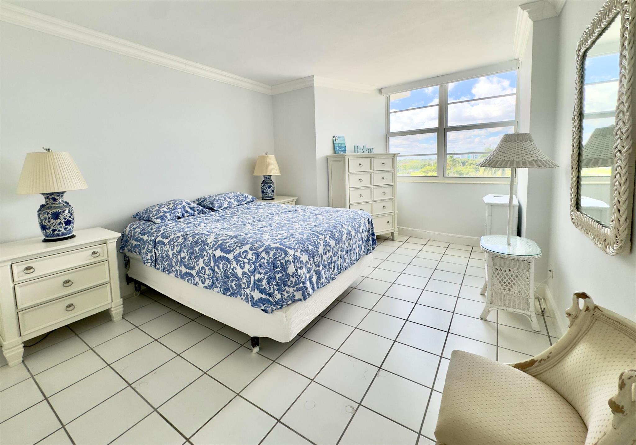 LA FONTANA APTS OF PALM B - Residential Lease