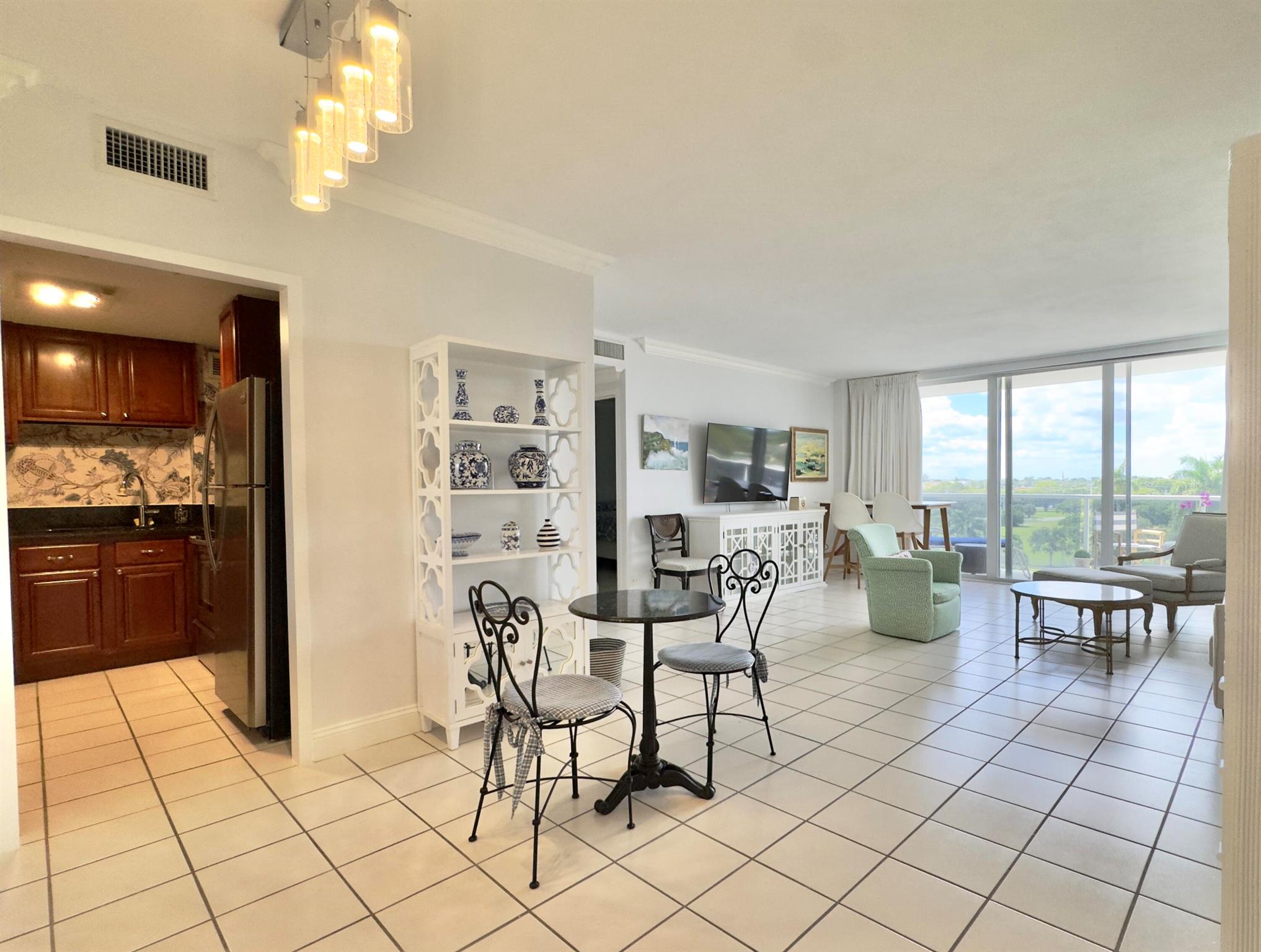 LA FONTANA APTS OF PALM B - Residential Lease