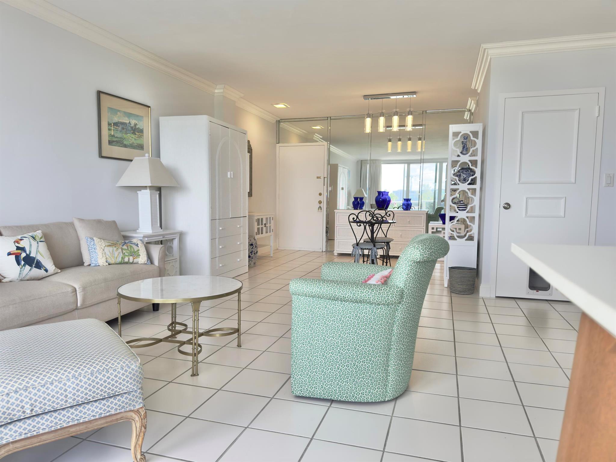 LA FONTANA APTS OF PALM B - Residential Lease