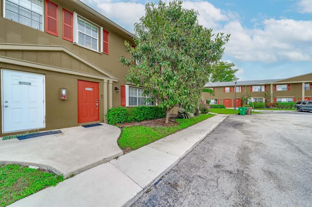 Photo of 1844 SW 81st Lane Ln #4-25, Davie, FL 33324 (MLS # R10718255)