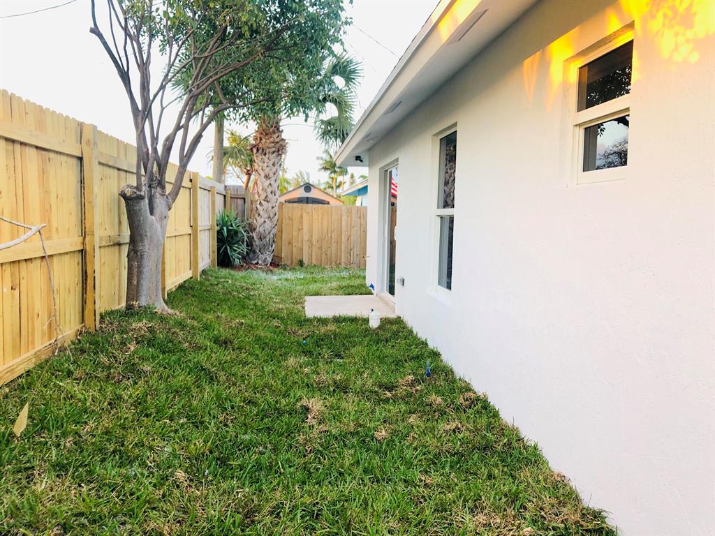 NORTH LAKE WORTH - Residential