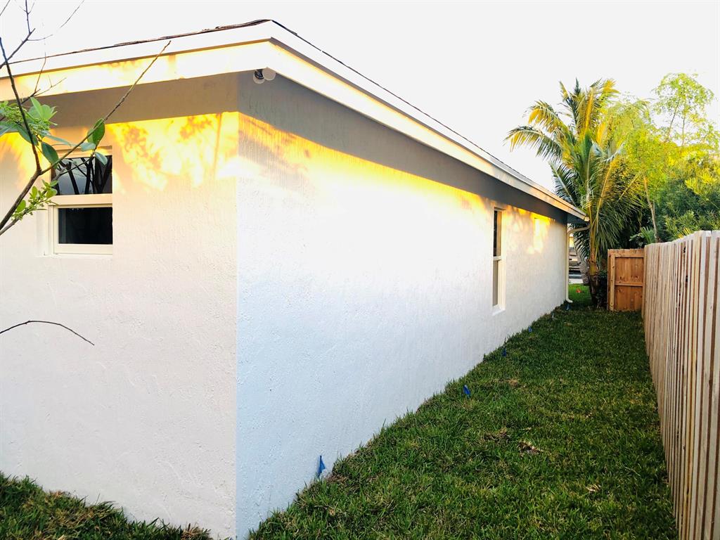 NORTH LAKE WORTH - Residential