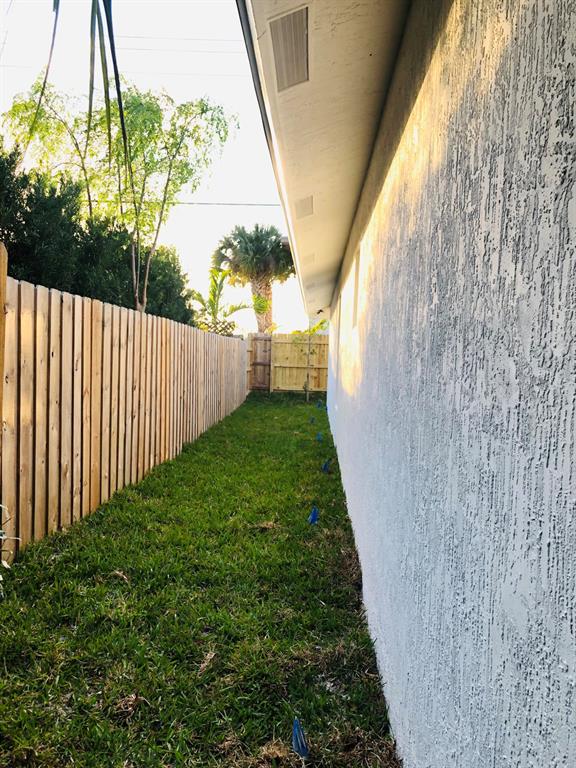 NORTH LAKE WORTH - Residential