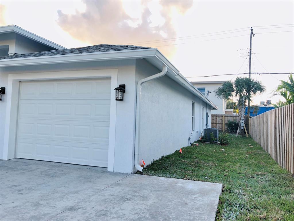 NORTH LAKE WORTH - Residential