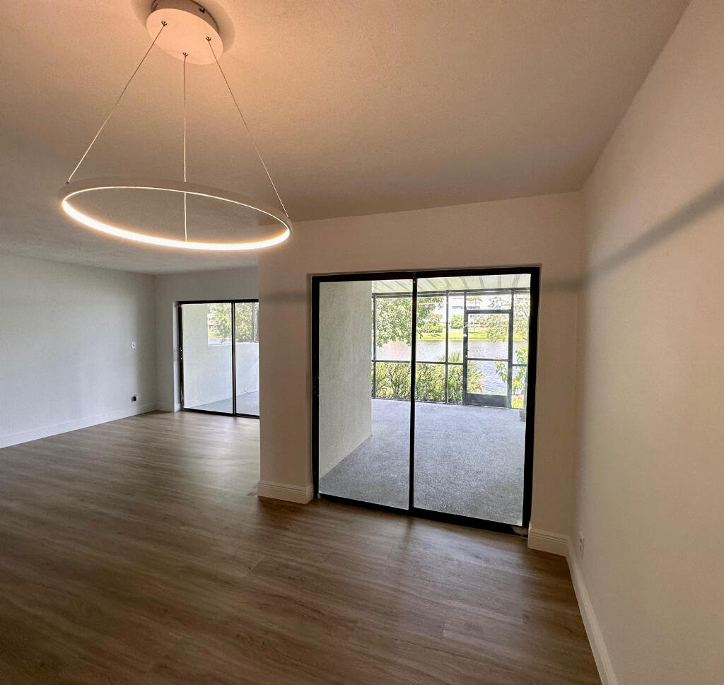 COURTS OF INVERRARY PHASE I - Residential