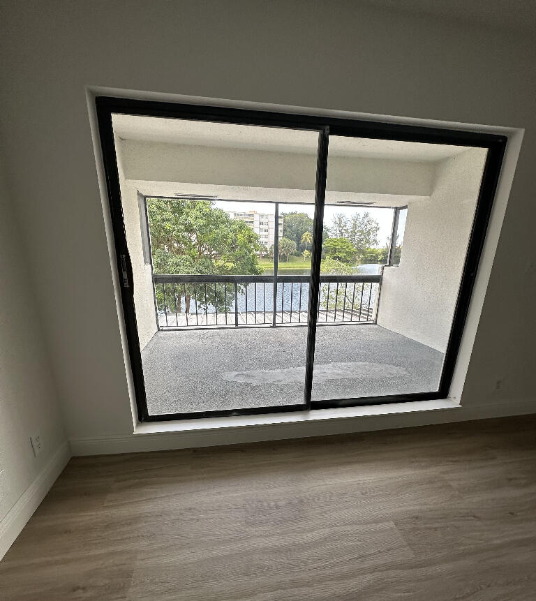COURTS OF INVERRARY PHASE I - Residential