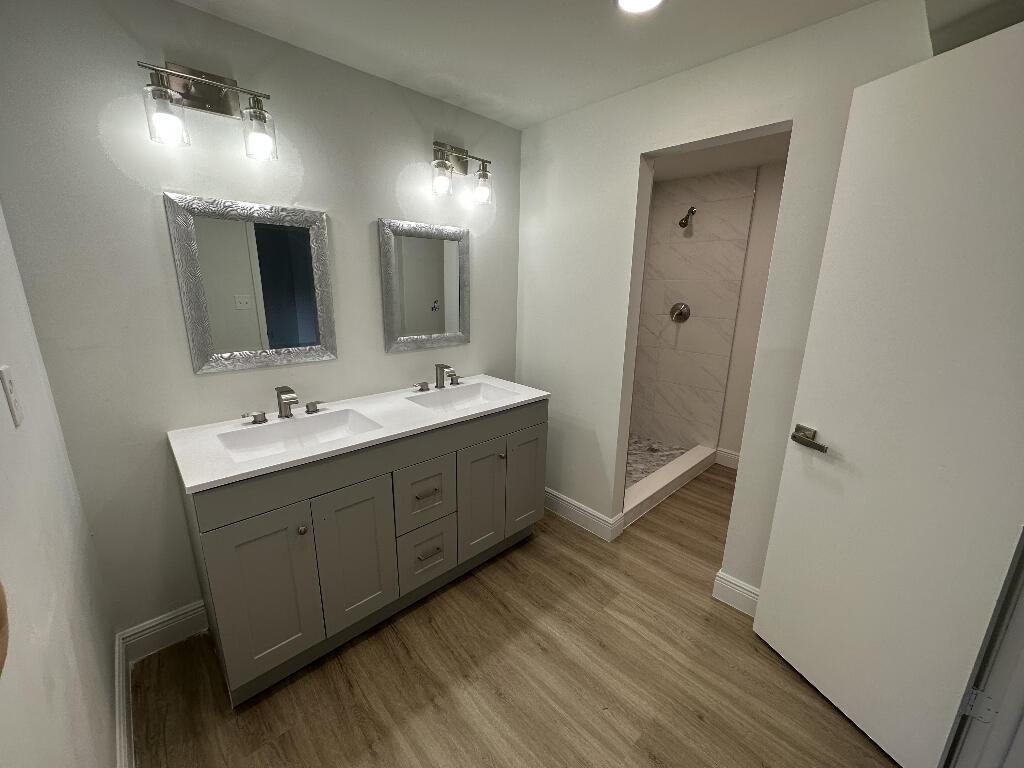 COURTS OF INVERRARY PHASE I - Residential