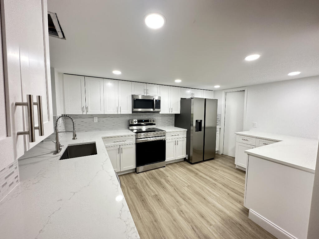 COURTS OF INVERRARY PHASE I - Residential